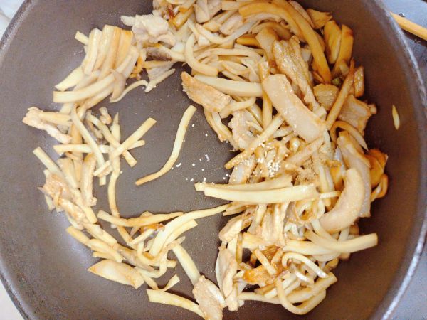 五花肉炒杏鲍菇