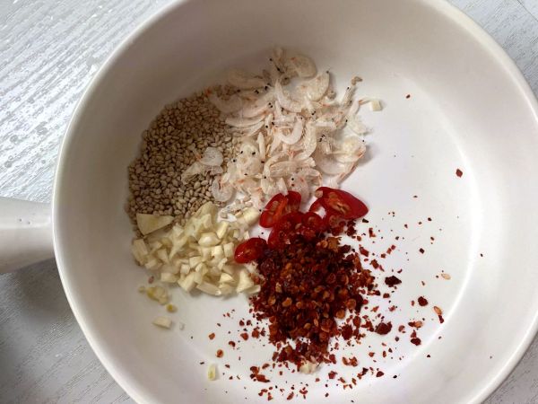 低卡酸辣海鲜面