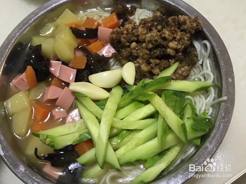 带卤子的炸酱面的做法