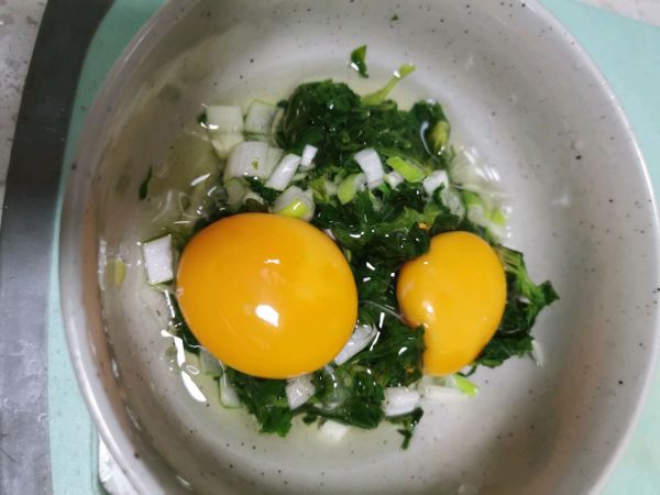 芹菜叶子鸡蛋饼