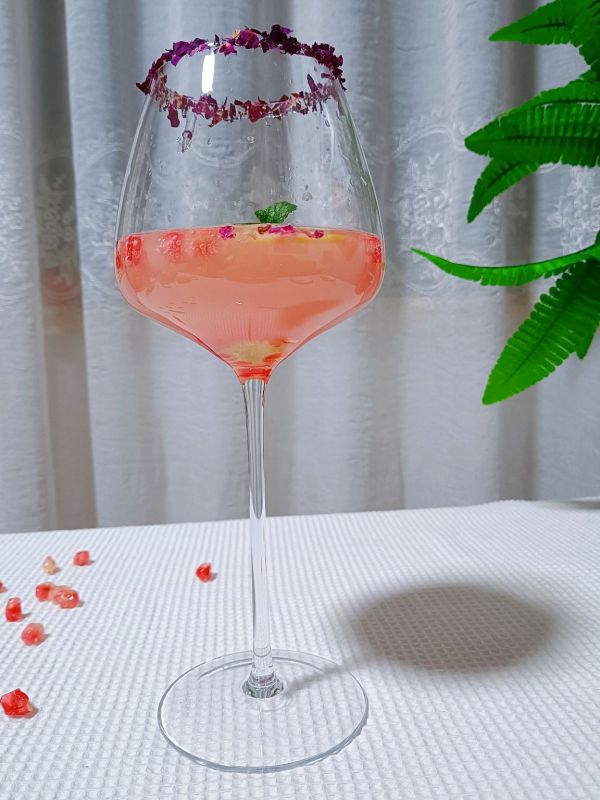 秋季落日红石榴气泡水