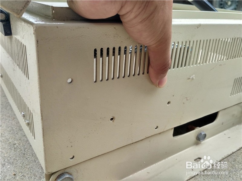 机箱里开关电源的正确安装方法