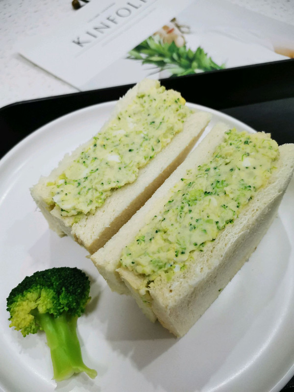 土豆鸡蛋西兰花沙拉三明治