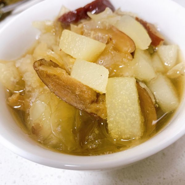 银耳雪梨红枣羹