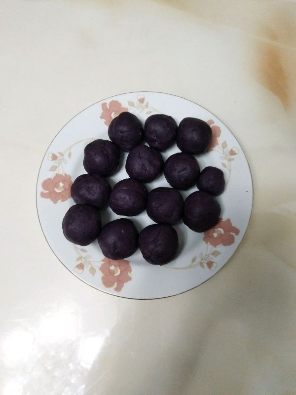 清甜奶香水晶月饼