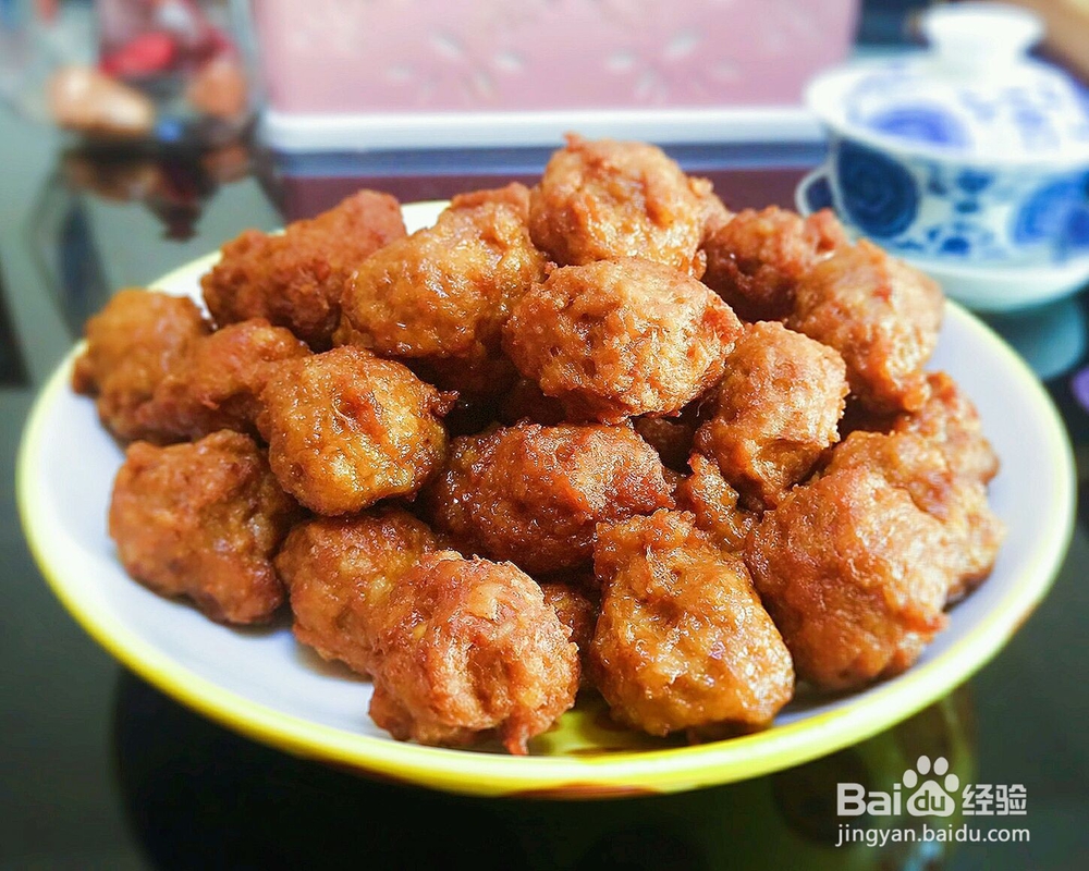 在家制作香酥炸肉丸子的做法