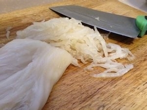 排骨粉条炖酸菜的做法