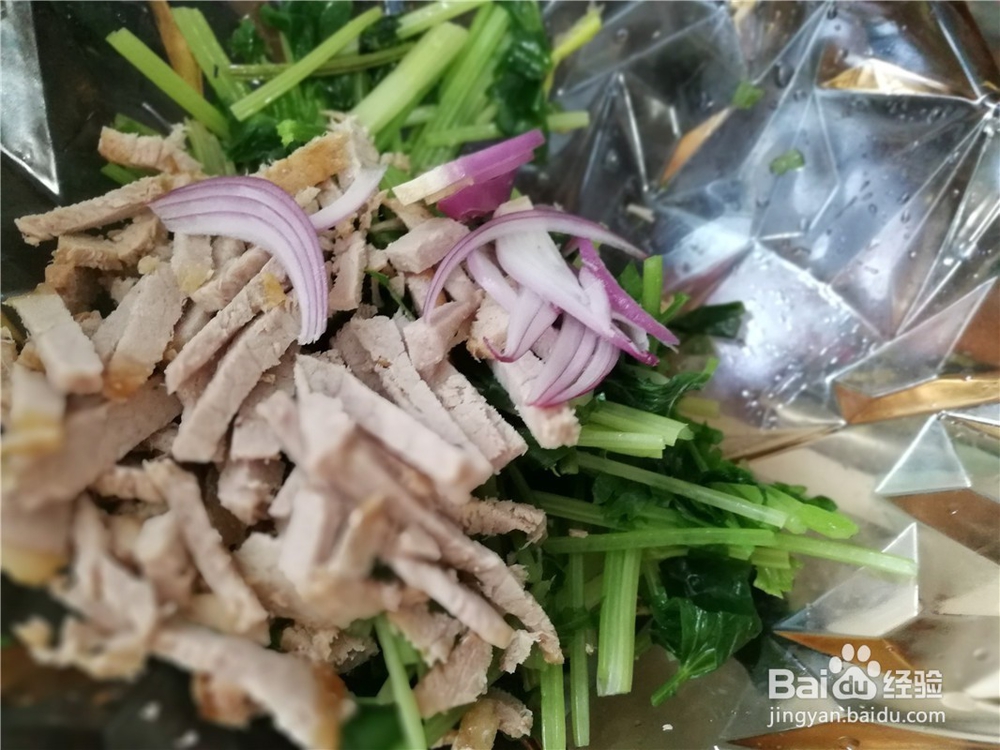 芹菜段拌猪肉丝