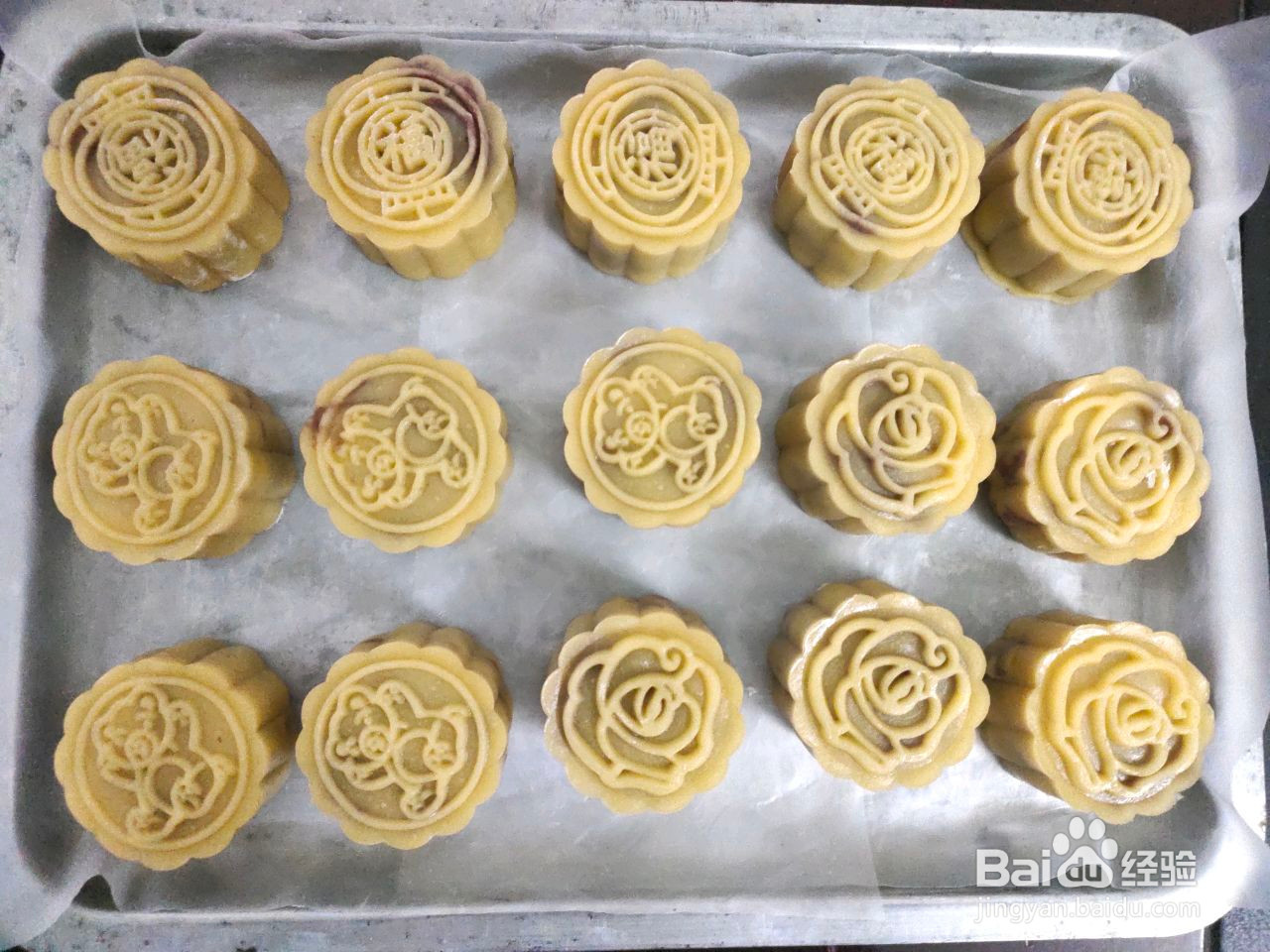 莲蓉蛋黄月饼的做法