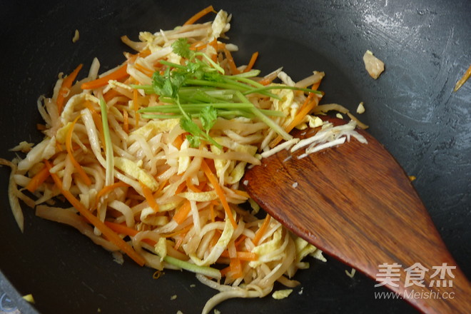 咸菜炒三丝的做法