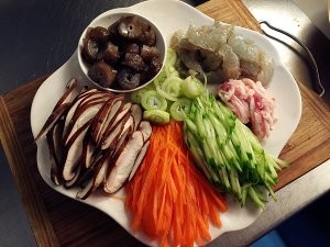海参鲜虾鲜蔬面怎么做