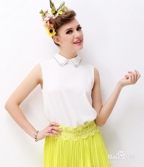 无袖款的衣服怎样穿更有魅力