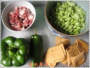 肉丁毛豆炒青椒怎么做