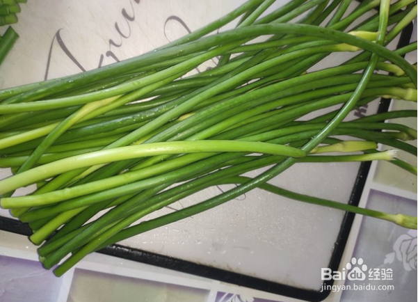 简单的蒜薹炒鸡蛋