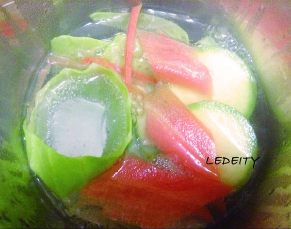 花生酱时蔬拌面