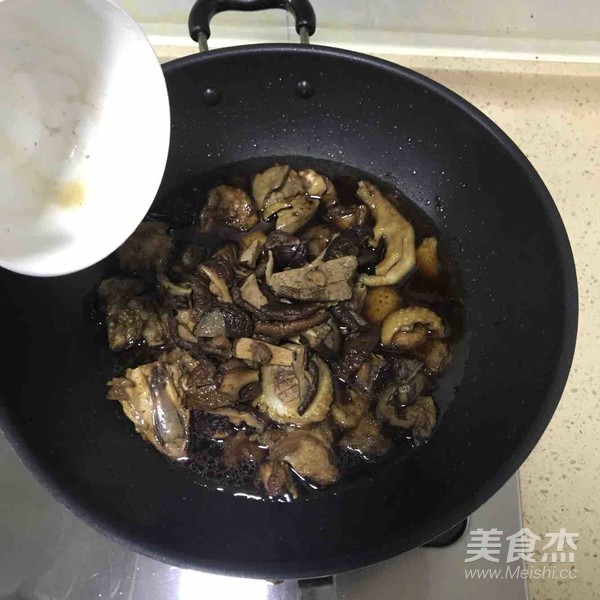 小鸡炖蘑菇的做法