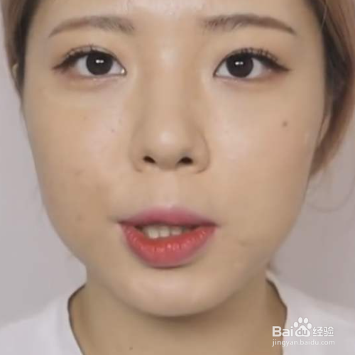 脸上长痘先涂药还是护肤品