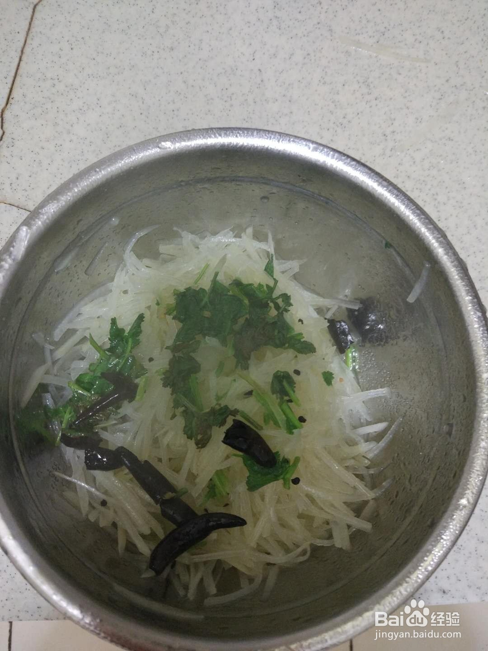 如何做凉拌土豆丝。