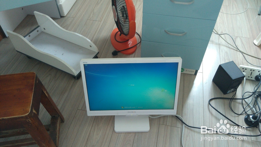 如何连接电脑的单个部件并开机