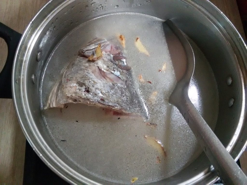 鱼头白菜汤的做法,好吃而不腻!