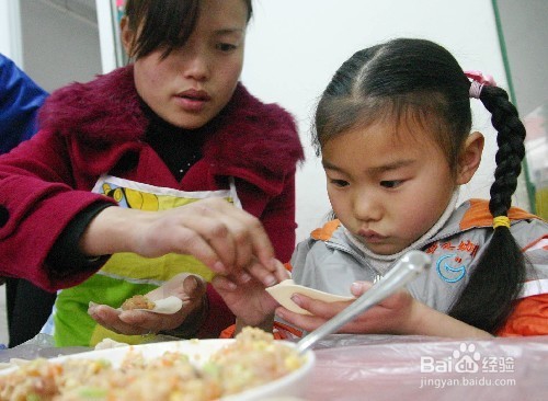 如何引导孩子加强修养,付出爱。