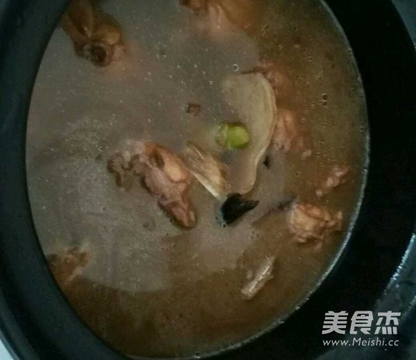 小鸡炖蘑菇的做法