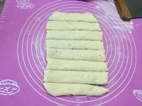 紫薯果仁麻花卷