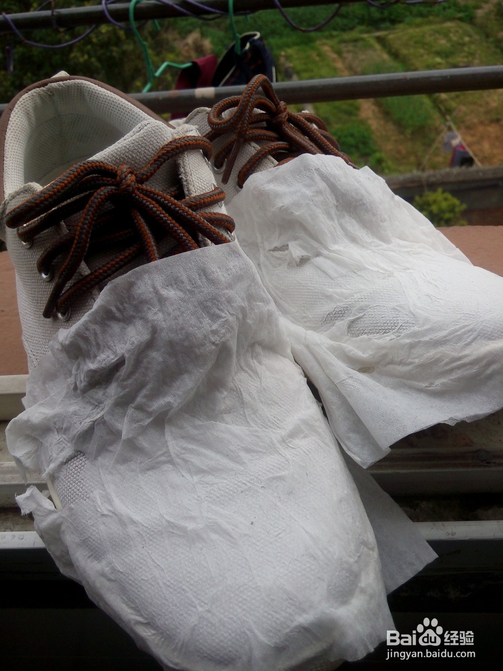 如何让你的鞋子去水渍，焕然一新。