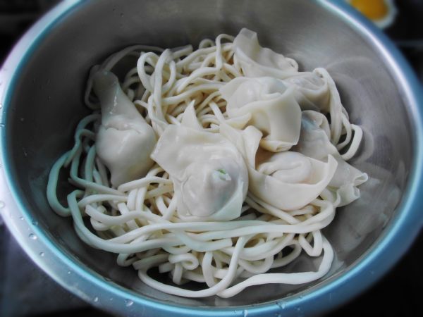 番茄鲜虾云吞面