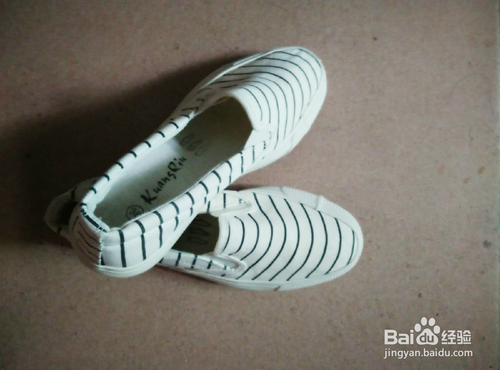 白鞋子发黄怎么办?如何把白鞋子洗白,防止发黄