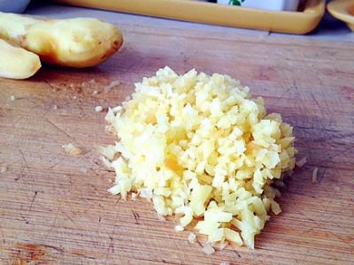 豆腐乳制作时发黄变粘稠正常吗