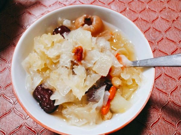 冰糖雪梨银耳羹