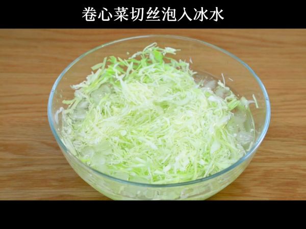 胡萝卜卷心菜沙拉