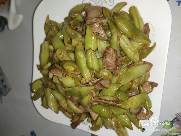 豆角炒肉。。