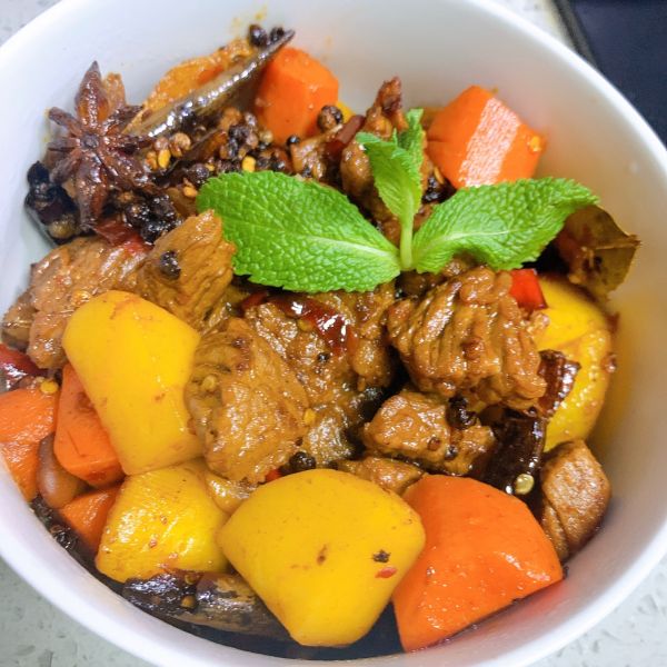 麻辣土豆胡萝卜牛腩