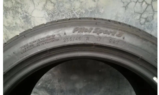 255 45 r17和255 40 r18通用不