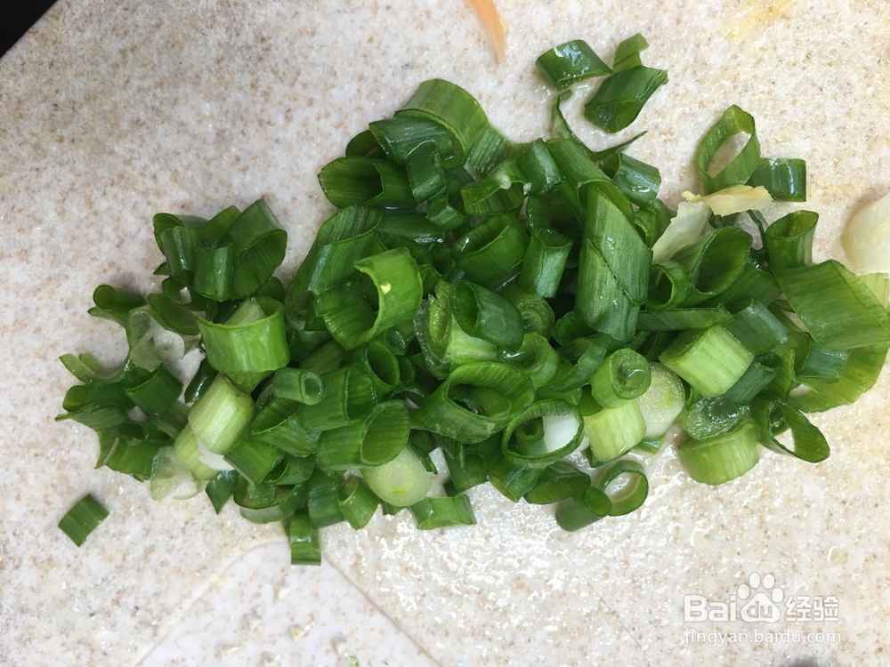 玉米胡萝卜排骨汤的家庭做法