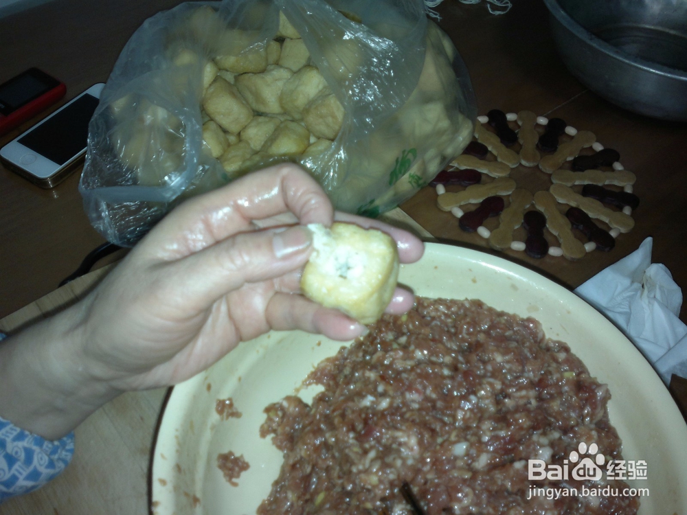 如何制作江南特色家常菜豆腐果塞肉