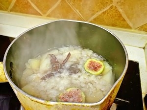 怎么做洛神花无花果金燕耳银耳汤