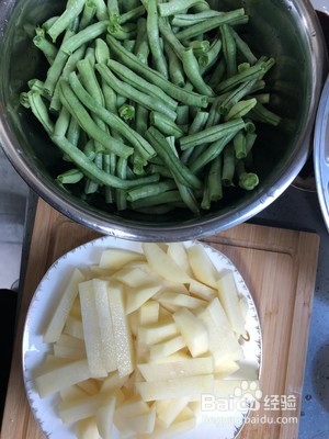 红烧豆角土豆条的做法