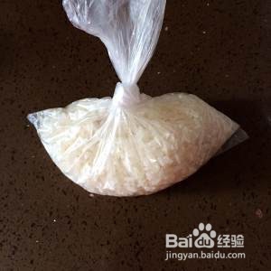 怎样做香滑可口的皮蛋瘦肉粥?