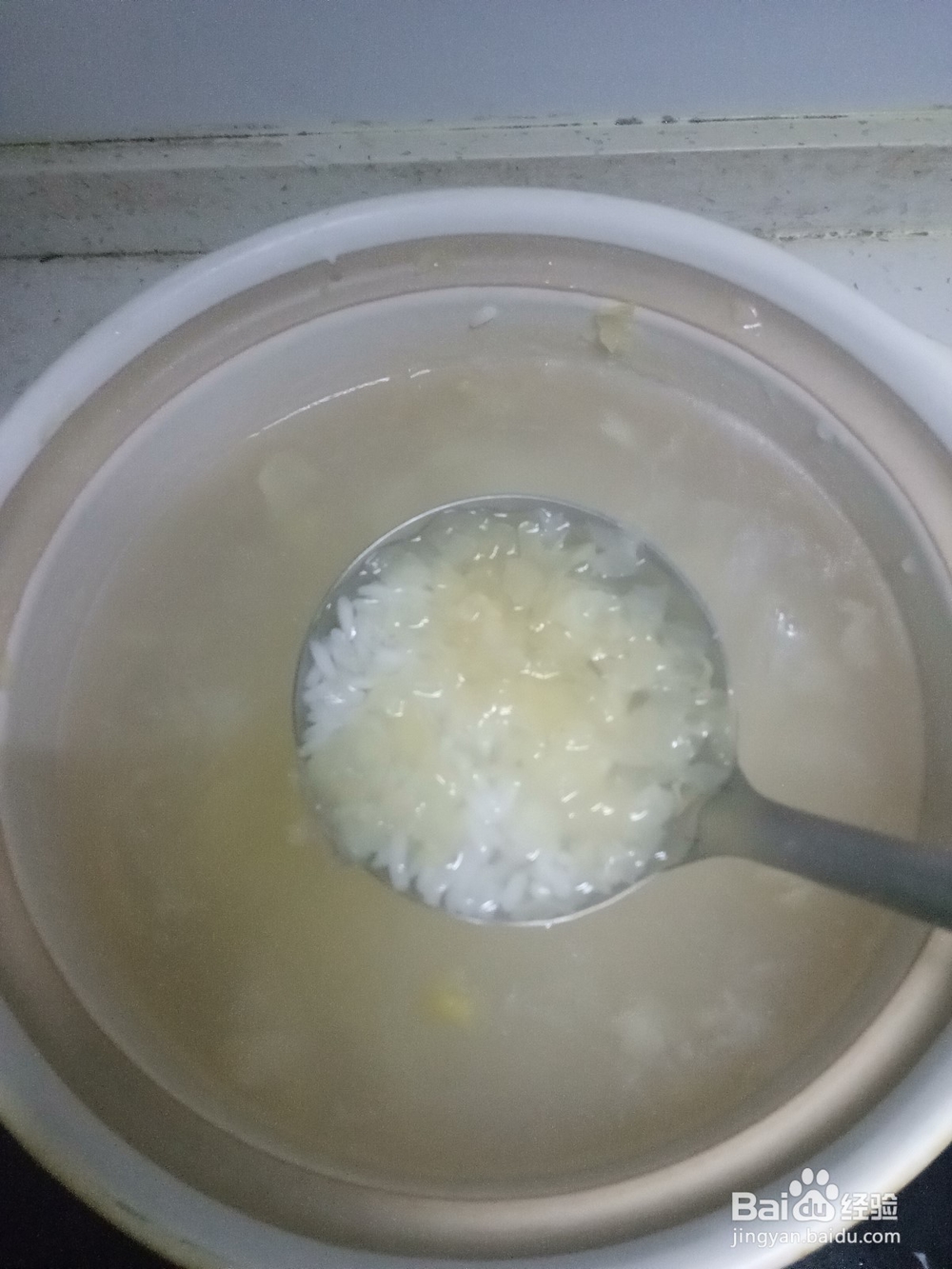 红糖银耳葡萄干百合粥