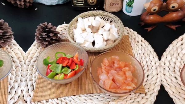 杏鲍菇黑椒鸡腿丁