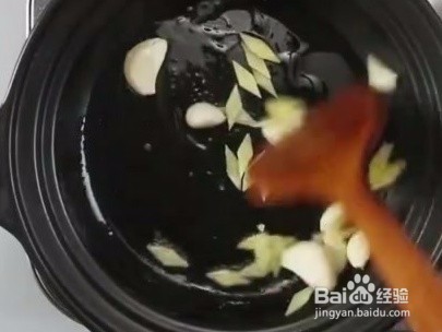 蒜香焖鸭块怎么做
