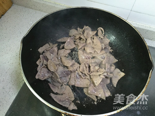 蒜苗猪肝的做法