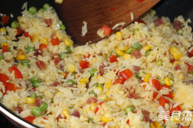 黄金菠萝饭的做法