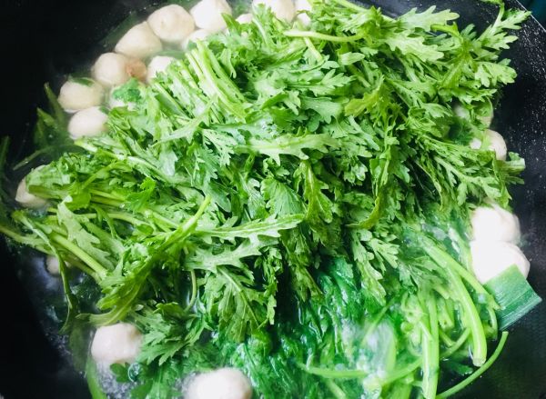 羊肉鱼丸茼蒿汤