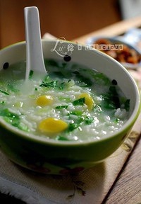 味美鲜香的白果青菜粥