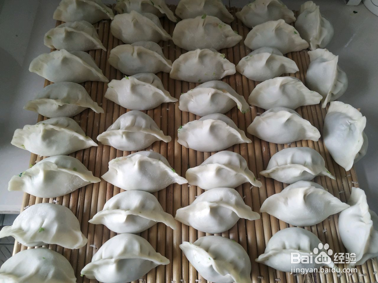 猪肉芹菜馅饺子的做法