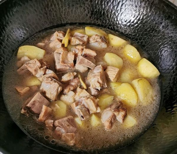 土豆豆角烧排骨